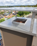 Braunes Metalldach